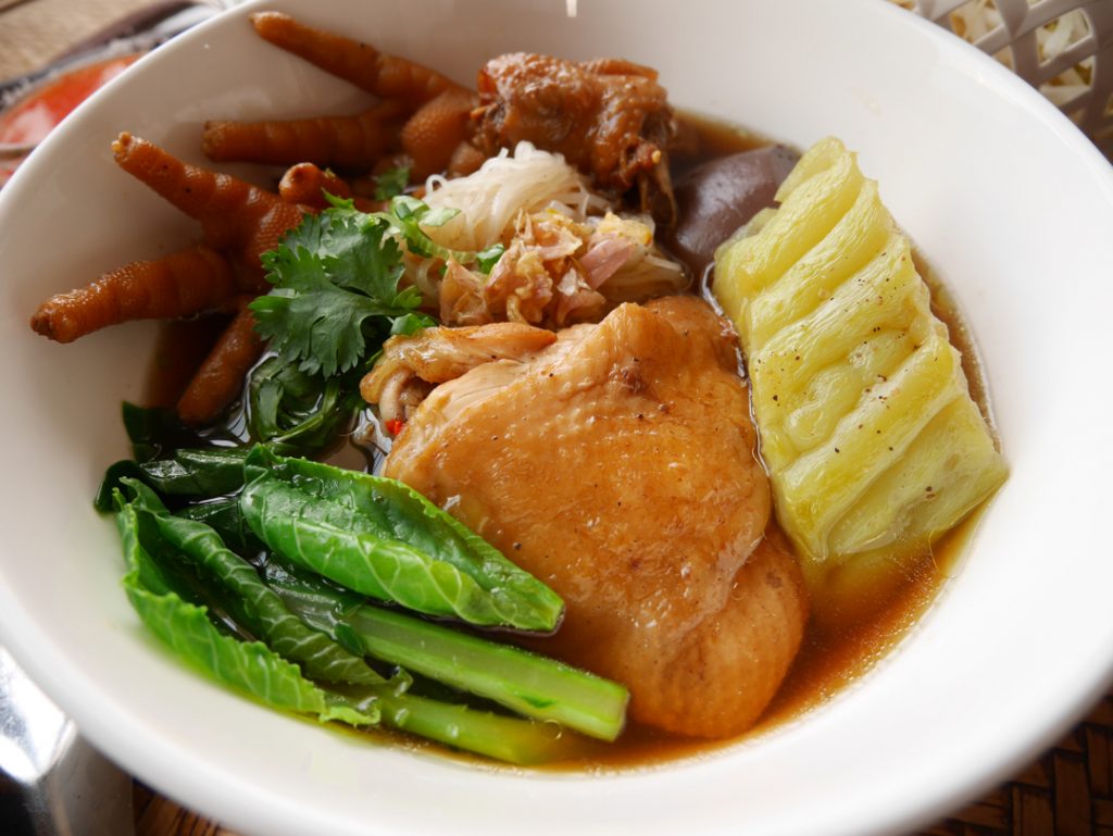 สอนทำก๋วยเตี๋ยวไก่มะระ | Thipkitchen.com